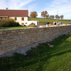 Cration mur en pierre avec couvertines en pierre de taille