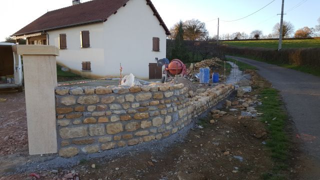 Cration mur en pierre avec couvertines en pierre de taille